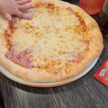 Csuti Pizzéria Étel