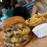 Zing Burger Co. Karaván Étel