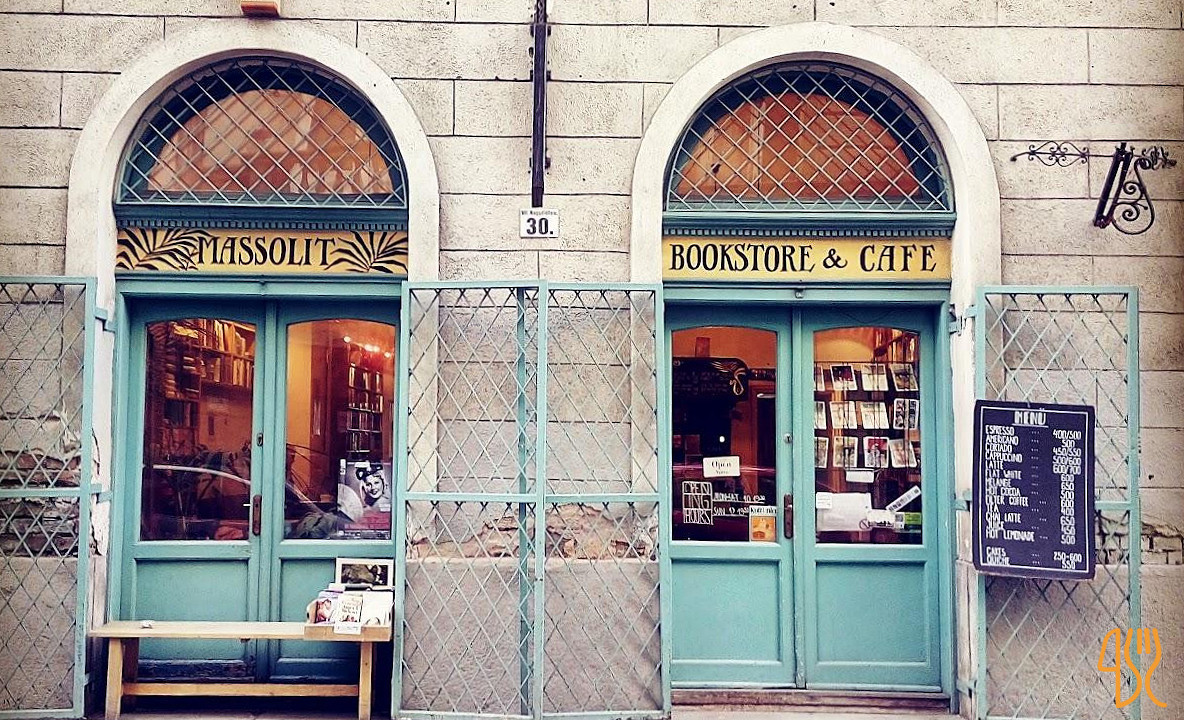 Massolit Books And Cafe In Budapest Kint