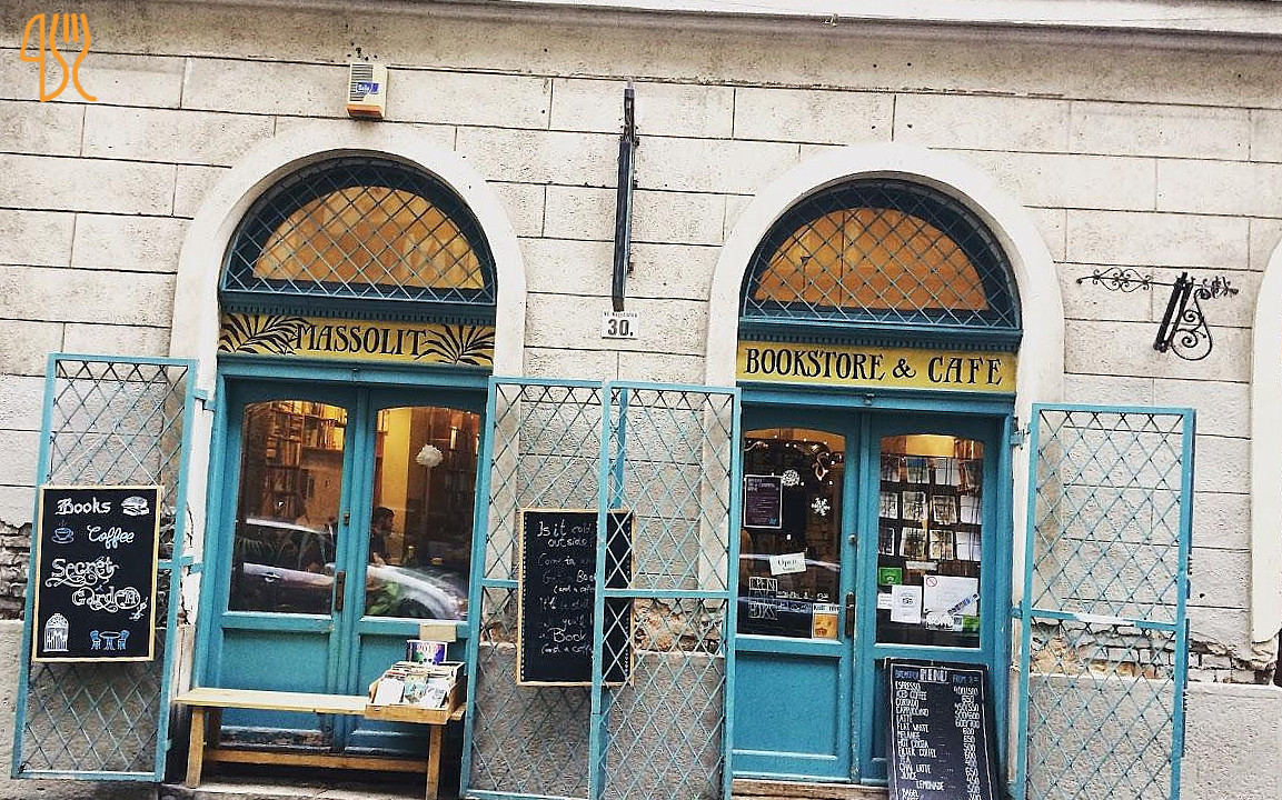 Massolit Books And Cafe In Budapest Kint