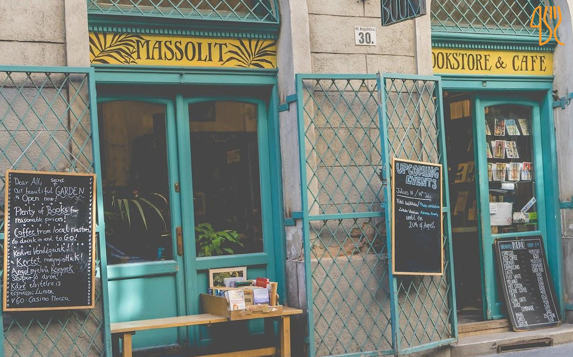 Massolit Books And Cafe In Budapest Kint