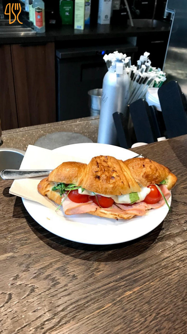 Starbucks Westend Terasz Étel