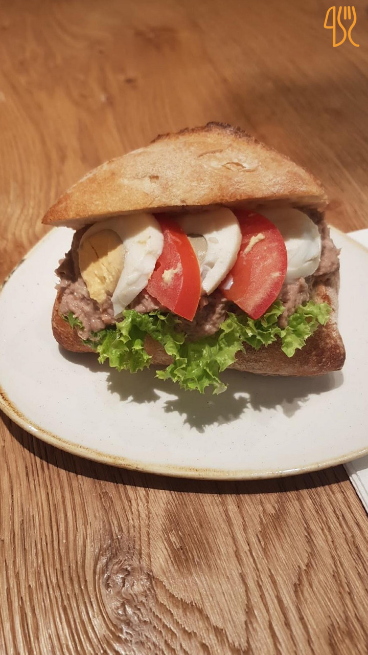Három Tarka Macska Étel
