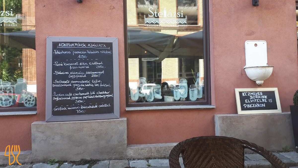 Stelázsi Kávézó Étterem és Borbár Kint