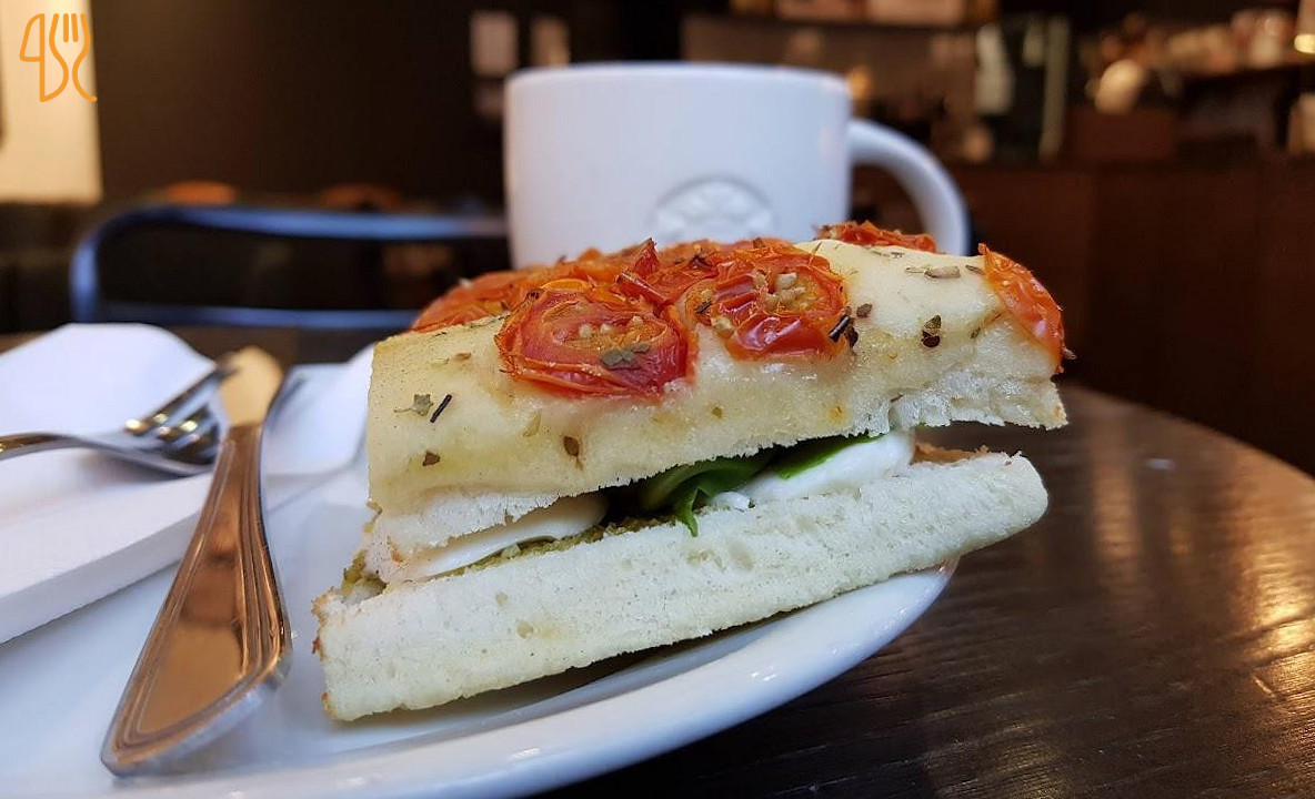 Starbucks Corvin Étel