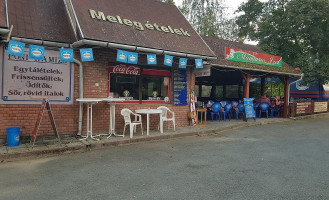 Paradi Buefesor outside