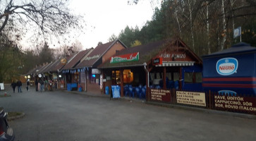 Paradi Buefesor outside