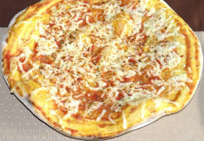 Rezi Pizzeria Es Etterem food