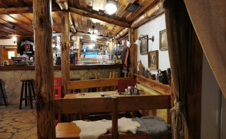 Soóska Bisztro Pub inside
