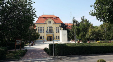 Forum Bistro étterem,pizza,hamburger, Street Food, Hot Dog outside