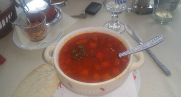 Tó Vendéglő food