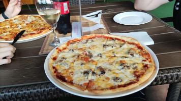 Pepita Kertvendéglő és Pizzéria food