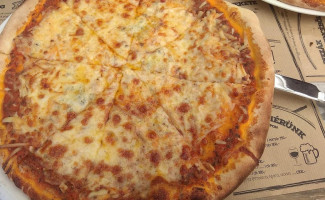 Il Monte Pizzéria food