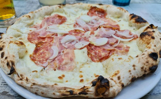 Il Monte Pizzéria food