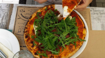 Il Monte Pizzéria food