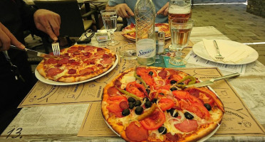 Il Monte Pizzéria food