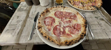 Il Monte Pizzéria food
