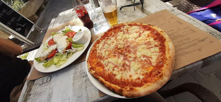 Il Monte Pizzéria food