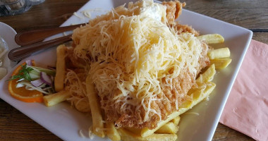 Zséfár Krisztina Aranyfürt Étterem food