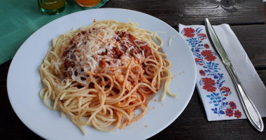 Banyi Csárda food