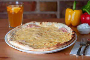 Giorgi Pizzéria és Étterem food