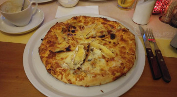 Giorgi Pizzéria és Étterem food