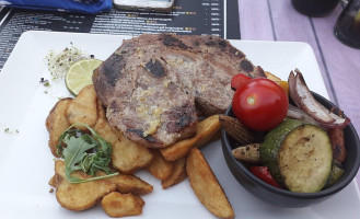 Giorgi Pizzéria és Étterem food