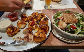 Giorgi Pizzéria és Étterem food
