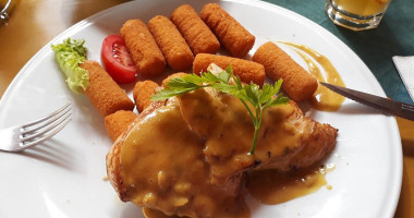 Giorgi Pizzéria és Étterem food