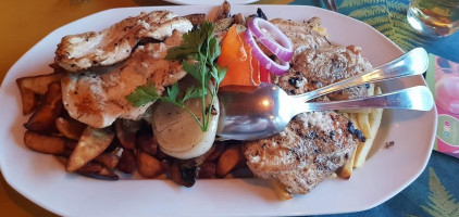 Giorgi Pizzéria és Étterem food