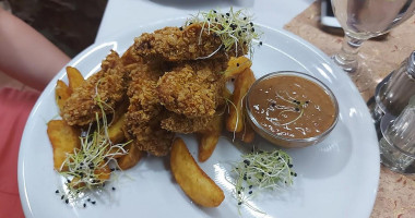 Korona és Étterem food