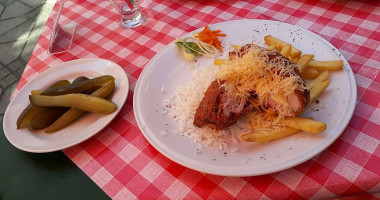 Sástó Étterem food