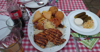 Sástó Étterem food