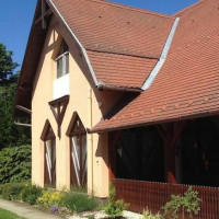 Korona Étterem Panzió outside