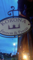 Korona Étterem Panzió outside