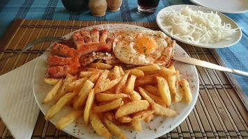 Akàcos Csàrda food