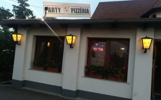 Party Pizzéria outside
