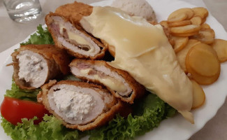 Várvölgy Vendéglő food