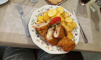 Várvölgy Vendéglő food