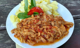 Várvölgy Vendéglő food