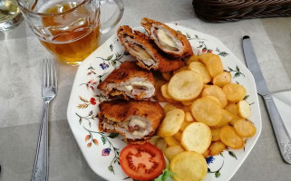 Várvölgy Vendéglő food