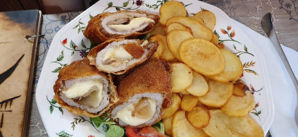 Várvölgy Vendéglő food