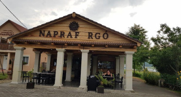 Napraforgó étterem outside