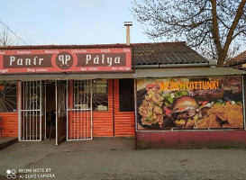 Panír Pálya outside