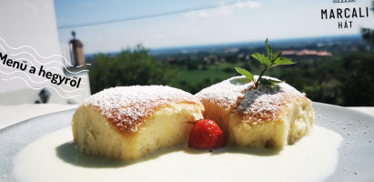 Kék Hold Szálloda és Kávézó food