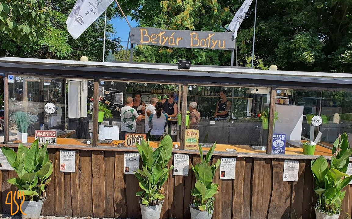 Betyár Batyu Kint