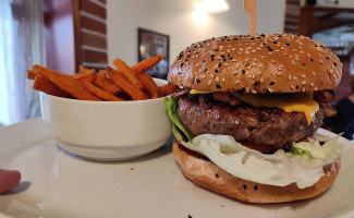 Pincekert Vendéglő food