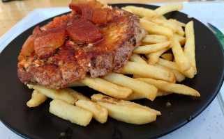 Sanyi Sarok food