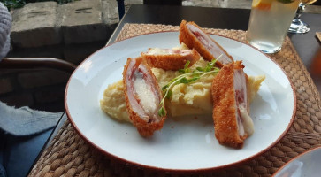 Diófa Étterem food