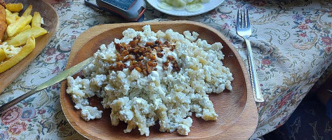 Vöröskő Kisvendéglő food